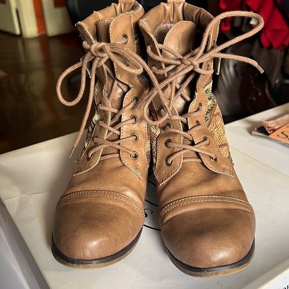 Call It Spring Tan Tapestry Lace-Up Boots Size 7.5 - Picture 2 of 10